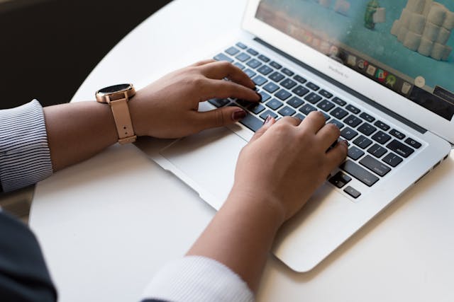 person-on-laptop-working